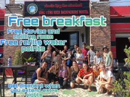 Vangvieng Rock Backpacker Rooftop Hostel, hotel in Vang Vieng