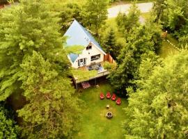 Waterfront with Spa - Le Retro, Hotel in Windsor