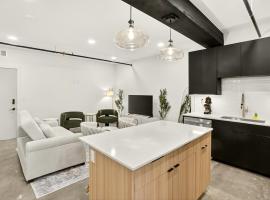 Beacon Luxury Loft Heart of Tulsa, khách sạn ở Tulsa