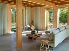 Architectural Longhouse Near Denmark's Best Beach, hotel i Gedser