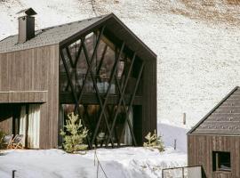 Chalet With Sauna And Hot Tub In Anterselva Valley, ξενοδοχείο σε Anterselva di Mezzo
