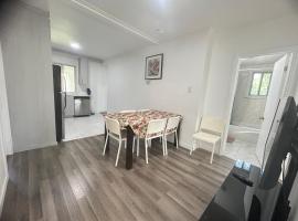 Comfortable 4B Unit-Close to City Attractions, hotel in Montreal