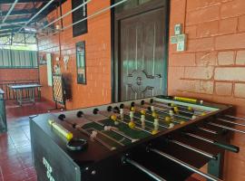 UDUPI HOMESTAY - Cottage House - Dendoorkatte, hotel in Udupi