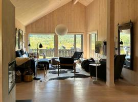 Charming Mountain Cabin In Spectacular Nature, hotel en Brunstad