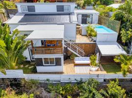 Villa Camomille, piscine au sel chauffée, vue océan，位于圣勒的酒店