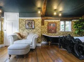 Luxury Rock & Roll Suite in Manor House