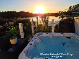Meridian Tattershall Lakes Escape - Lakeside lodge caravan with the fishing peg LUXURY HOT TUB