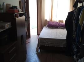 Casa independente com espaço gourmet, hotel em Macaé