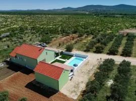 Green Escape Holiday House by Villas Guide