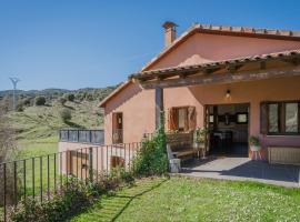 El Astial, hotel a Ezquerra