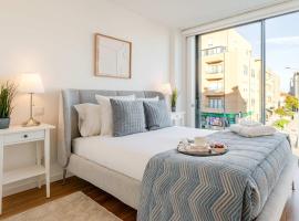 Spacious Light-Filled Flat with Garage by HostWise, hotel a Leça da Palmeira