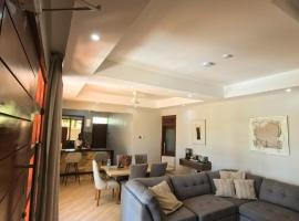 Spacious 3-Bedroom Close to the Beach ,Parking, cottage in Nkunjila