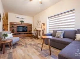 Prime Location 1 Block to Malecon Smart TV & WiFi