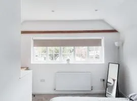 Cosy & Luxury 2BR Flat in Calverton