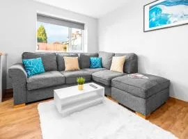 Stylish 2 Bed Apartment - Easy Access to Stourbridge - Free Parking - Fast Wi-Fi 1AS
