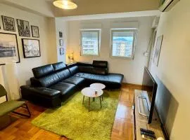 Bright & Cozy Urban Apartment
