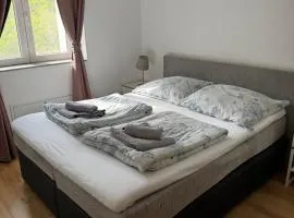 70 m2 3 Bedrooms Balcony Near Uni Netflix