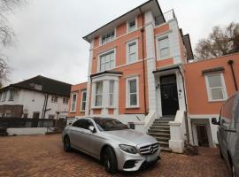 Osterley Place - Apt B，位于豪士罗的酒店