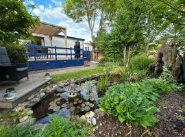 Cozy escape near Den Bosch - 4 PS chalet met veel privacy en rust!, Hotel mit Pools in Lith