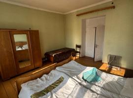 -L0RIA-Guest House, ξενοδοχείο σε Τελάβι