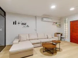 Cozy 5-story house, 2 mins walk BTS, BKK