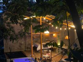Cabaña El Bosque - En medio del bosque - Jacuzzi Privado con Calefacción y Malla Catamarán - Cerca a Medellin, hotel v destinaci Sopetran