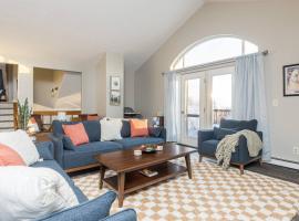 Group Escape: 6BR Hot Tub, Sauna, Game Rm & Garage，位于Lemeta的酒店