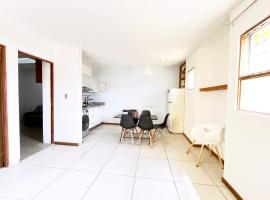 Ale's yellow little house, hotel in Curridabat