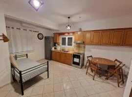 Diana's Cozy 25 Studio