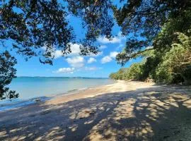 Seaside Premium Home with Spa Pool near Beach