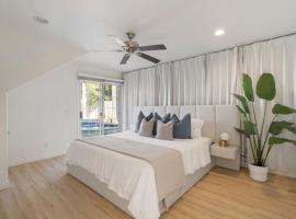 Sunlit Oasis with Heated Pool and Jacuzzi 20 minutes to Disneyland, hotel en Brea