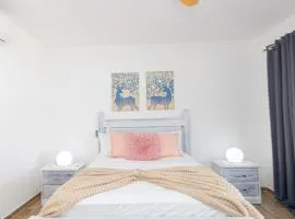 Luxury 1BR Oasis Paraiso Residence