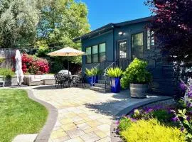 Hot Tub Bright Modern steps to downtown