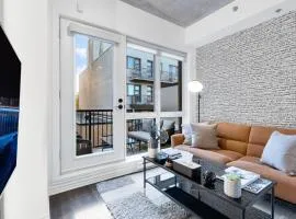 Pristine Parc Avenue Pad With Parking