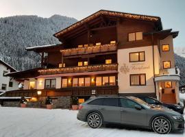 Hotel Garni Bergland, hotel v Neustift im Stubaital