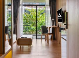 Beachfront 1524 SEA HEAVEN Condo Naithon, hotel di Bandar Phuket
