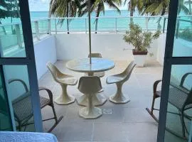 Melhores Flats - Maravilhosa varanda frente ao mar