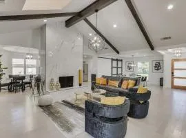Modern and Spacious Dallas Getaway w Private POOL