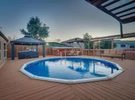 5BD-3BA in the Heart of Dallas wit Pool & Hot Tub