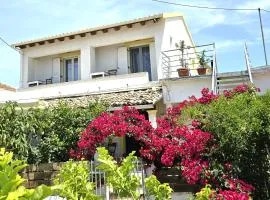 Theo Two-Bedroom Apartment with Loft