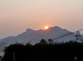 Recanto dos Canários - CHALÉ 2, hotell i Resende