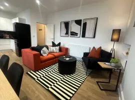 Gorgeous Town Centre 3-Bed 2-Bath Apartment Parking Available