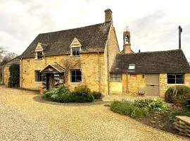 Cosy Cotswold Cottage in idyllic village
