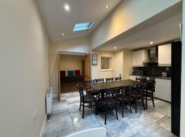 The Townlets Townhouse - 5BR - sleeps 13 โรงแรมในเบลฟาสต์