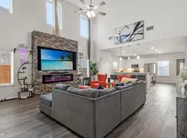 Lux Villa Private Backyard • 86” TV• Theater •Pong