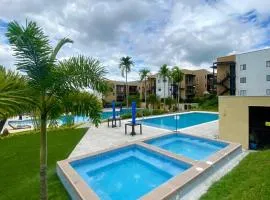 Apartamento con piscinas y jacuzzi