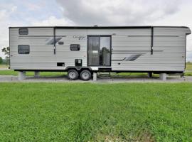 Outdoor Dining • BBQ Grill • Fire Pit • Park Views, hotel a Decatur