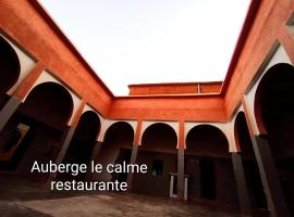 Auberge le calme restaurante، فندق في بو درارار