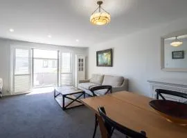 Akaroa Upper Deck - French inspired retreat