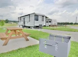 Mins from the Lake! Camper King Bed • Firepit